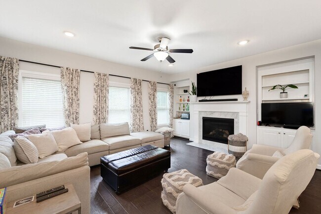 Building Photo - Stunning & Spacious Downtown Kennesaw Townhome 3 Bed 3.5 Bath w/2 Car Garage!