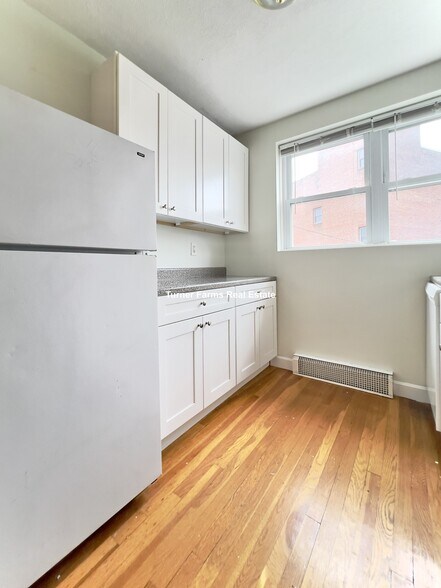 Building Photo - 402A Highland Ave