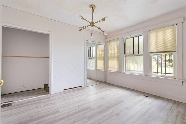 Building Photo - 3 Bedroom Home For Rent