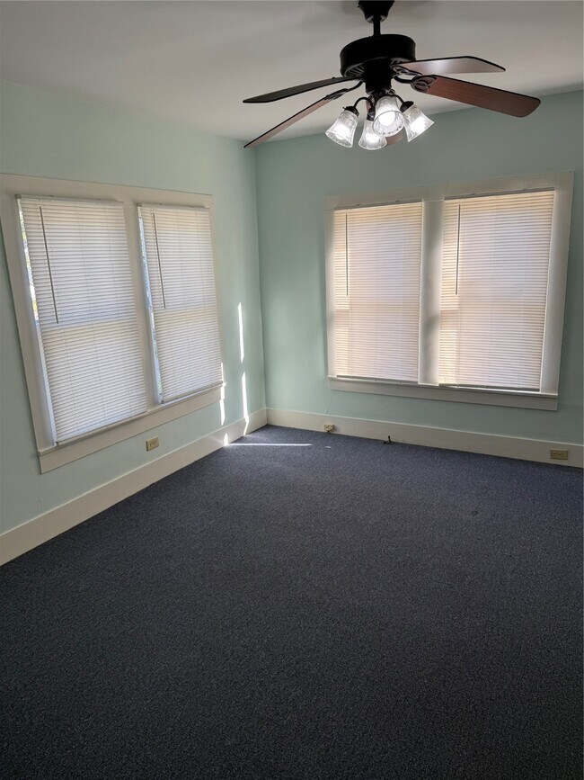 Building Photo - 4407 Avenue S 1/2