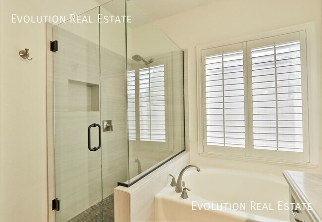 Building Photo - 1542 E Beacon Dr