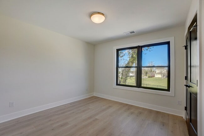 Building Photo - 1112 Pender St