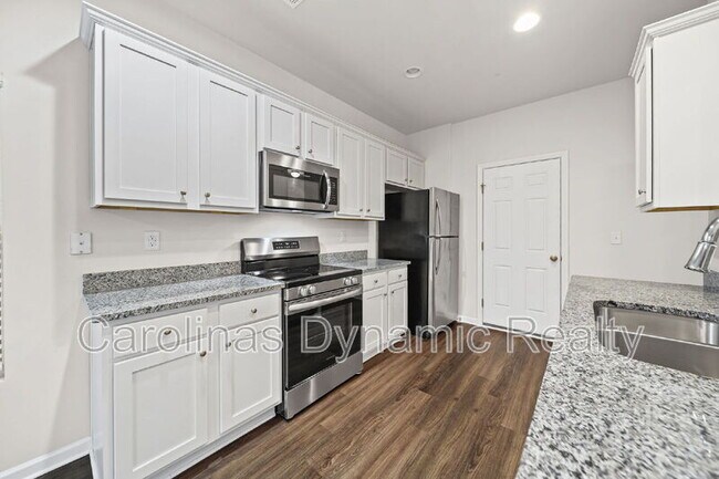 Building Photo - 916 S Battleground Ave