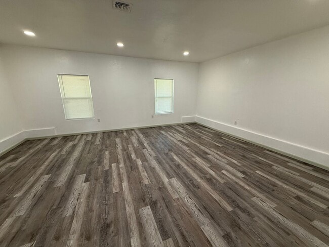 Building Photo - $200 off your move in by 10/1!  Completely...
