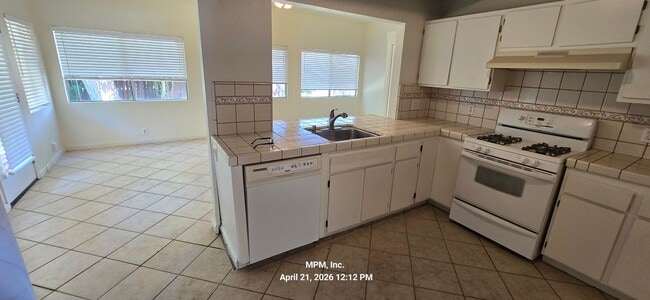 Building Photo - 3 bedroom 2 bath home near schools and shopping