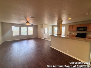 Building Photo - 5556 Columbia Dr