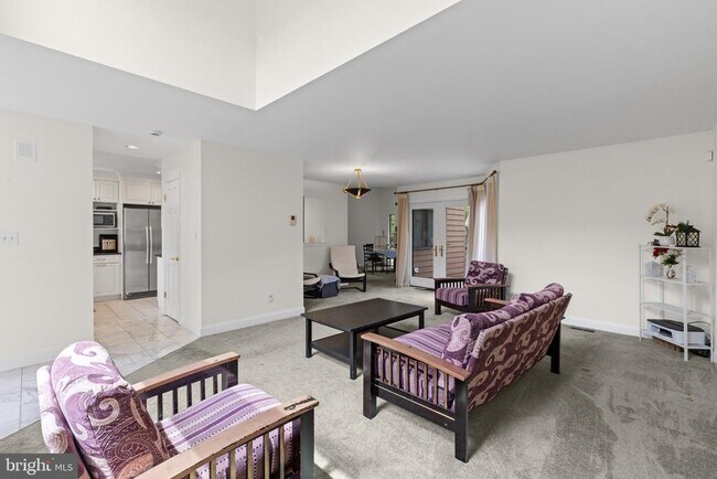 Building Photo - 130 Sayre Dr