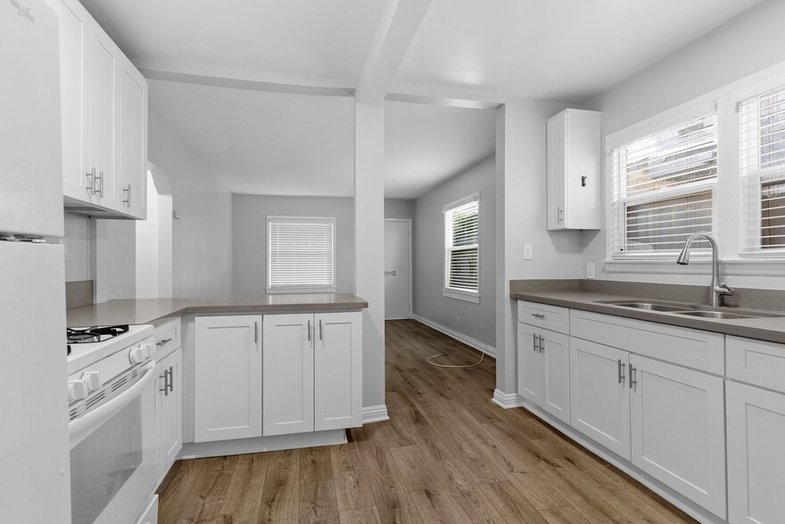 Primary Photo - 935 N Washington Pl