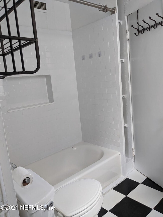 Building Photo - 2224 Ocean Dr S