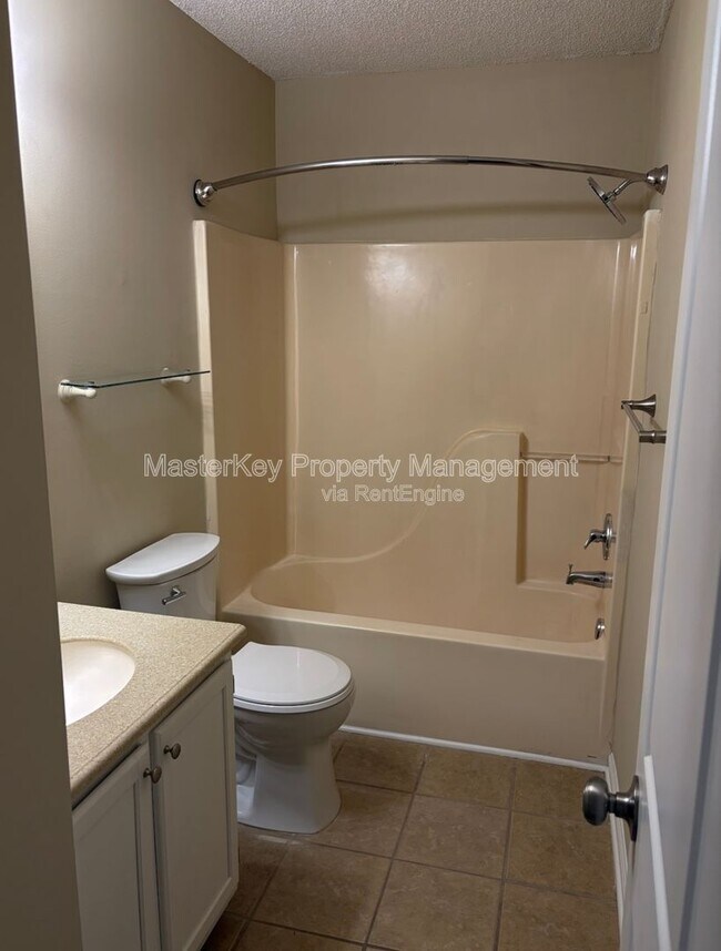 Building Photo - 1401 Ravensthorpe Dr