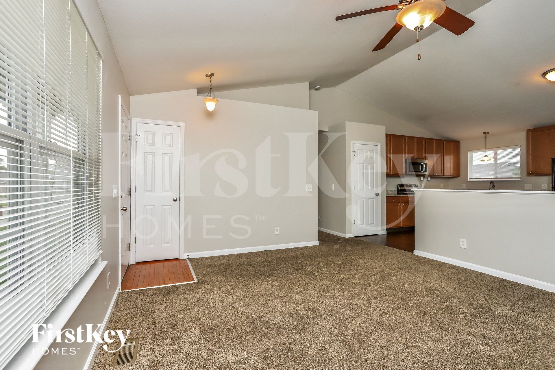 Building Photo - 322 Aspen Creek Dr