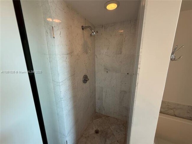 Building Photo - 253 NE 2nd St