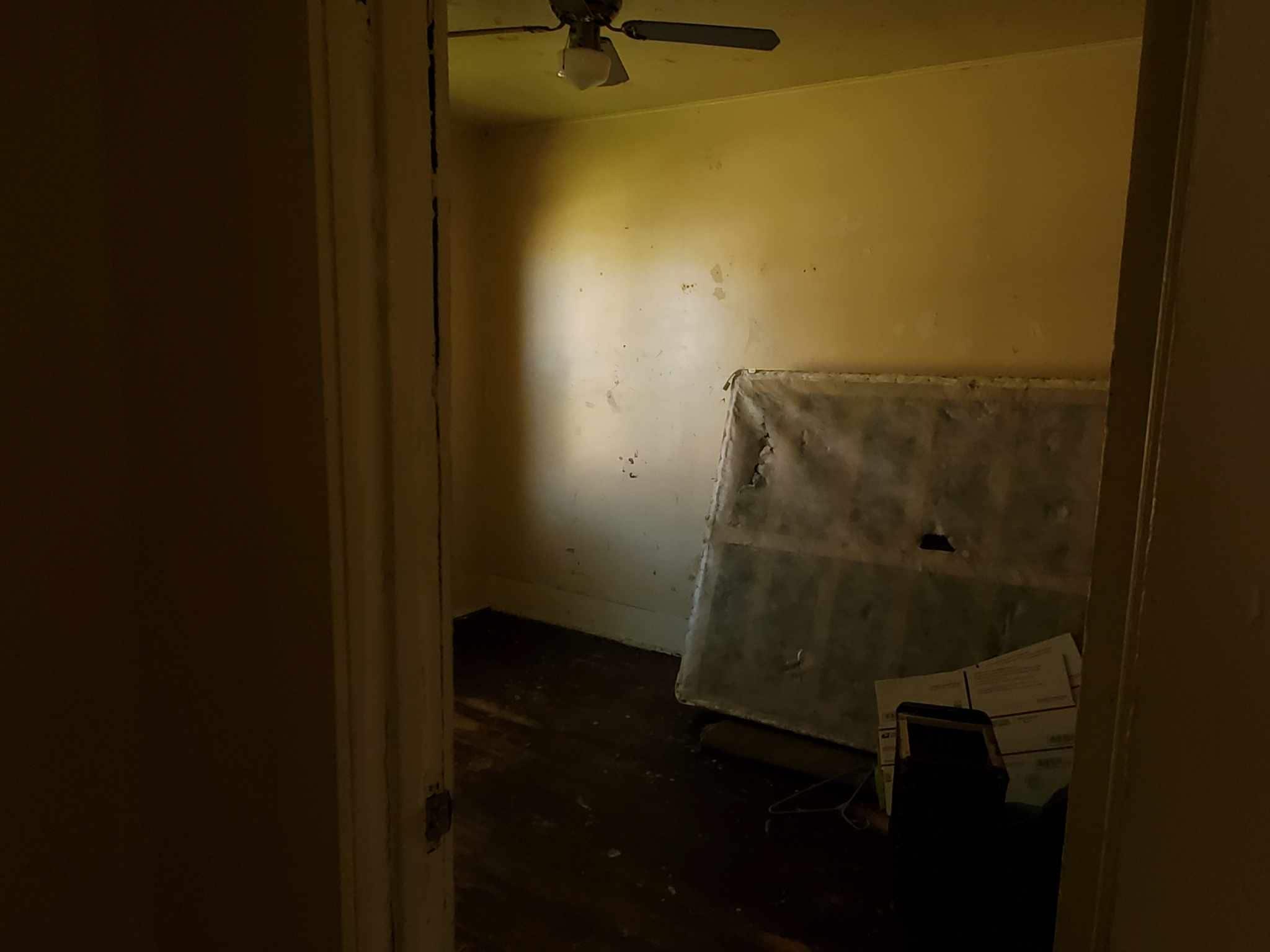 Building Photo - 1305 E Lawrence St