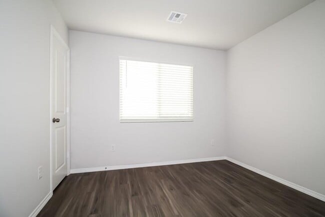 Building Photo - 1808 Crimson Lake Blvd