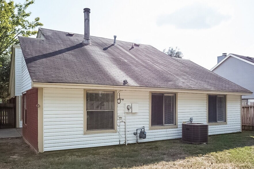 Building Photo - 24102 Scrivener Ln