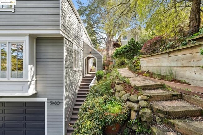 Building Photo - 5980 Harbord Dr
