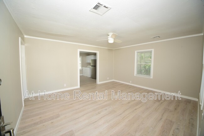 Building Photo - 424 S 73rd E Ave