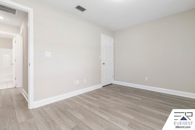 Building Photo - 30 Red Mill Dr