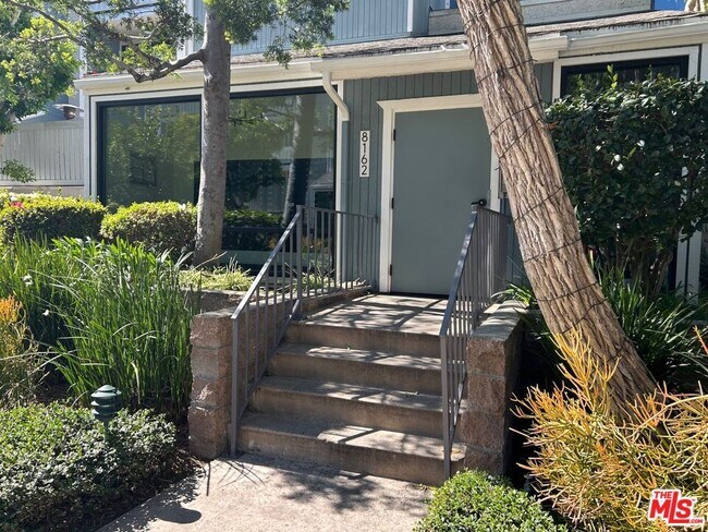 Building Photo - 8162 Manitoba St