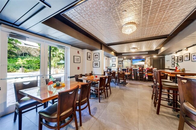 Building Photo - 2951 S Bayshore Dr