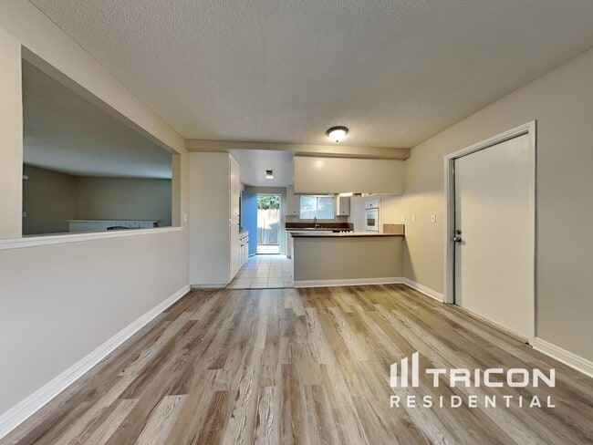 Building Photo - 13687 Boeing St