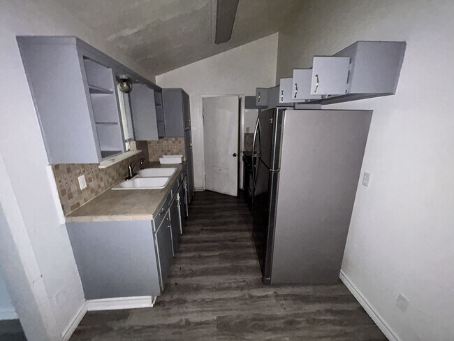 Building Photo - 1312 Leader