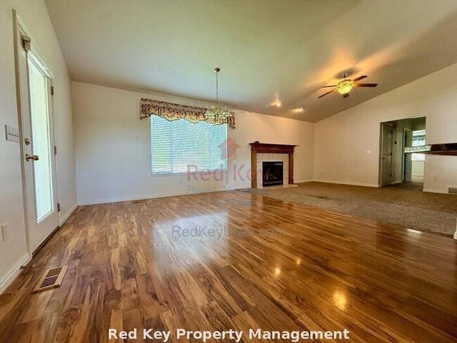 Building Photo - Breeze Cir Single Family Home