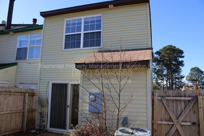 Building Photo - 1 Peachtree Ct