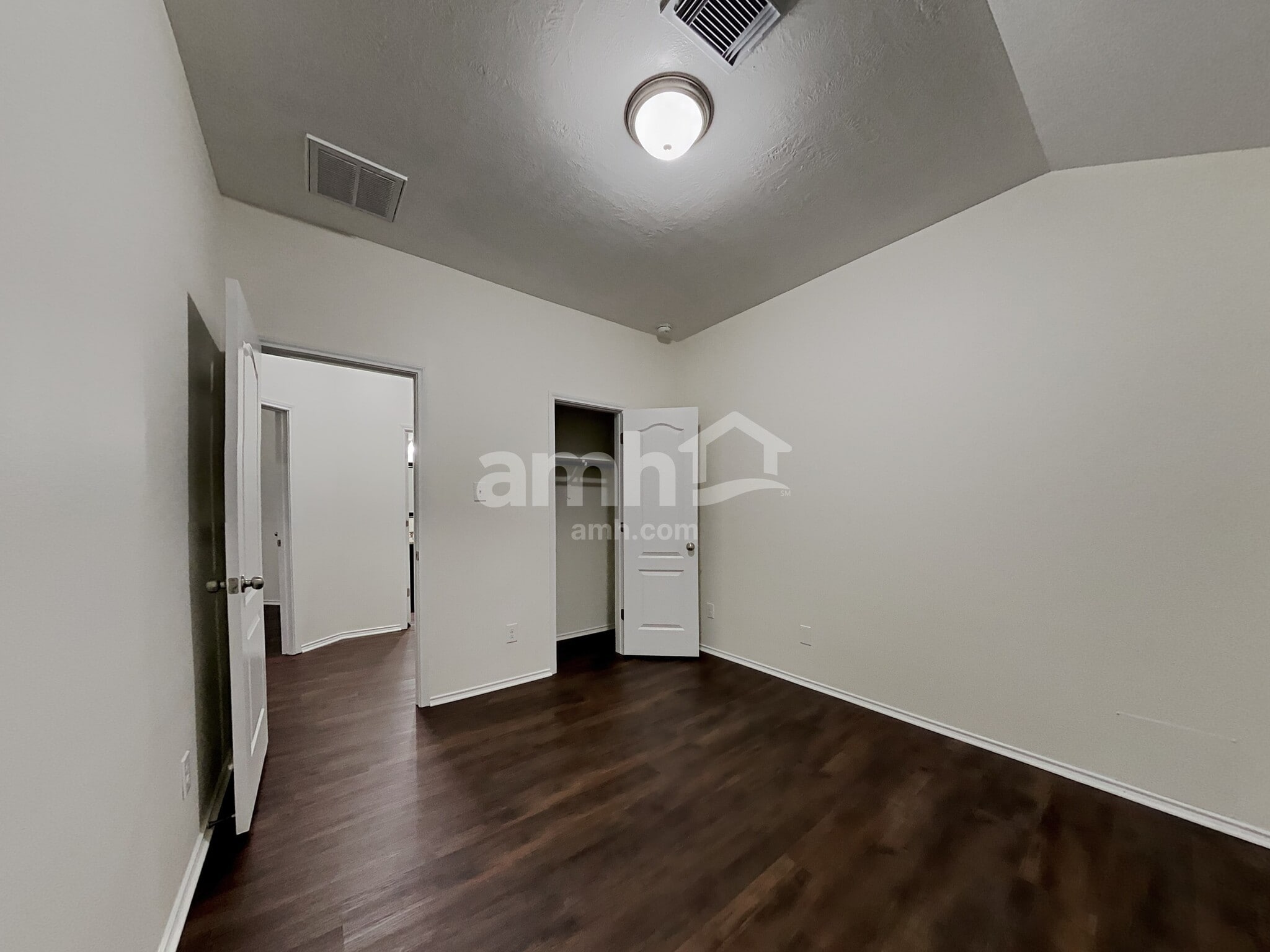 Building Photo - 2550 Riverway Dr