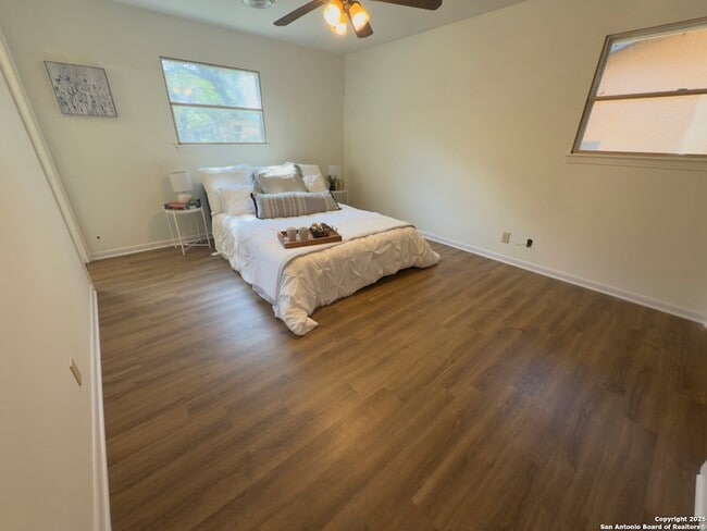 Building Photo - 11022 Dreamland Dr