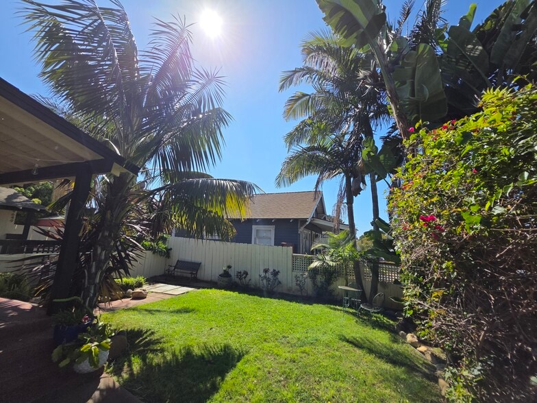 n - 4649 W Point Loma Blvd