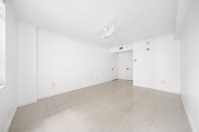 Building Photo - 1830 Radius Dr