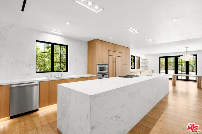 Building Photo - 1001 N Hanover Dr