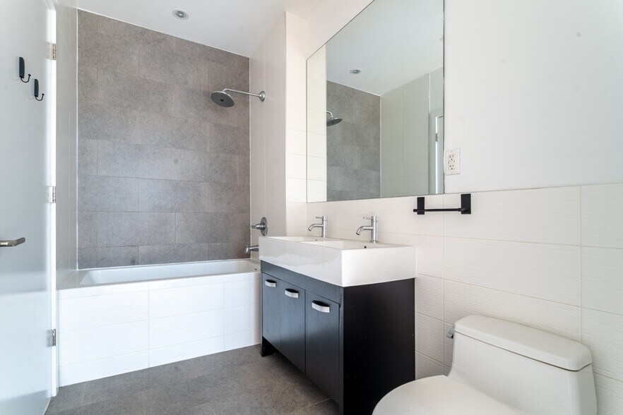 Building Photo - 177 Concord St