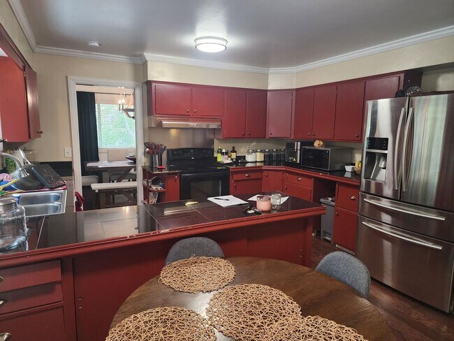 Building Photo - r2911