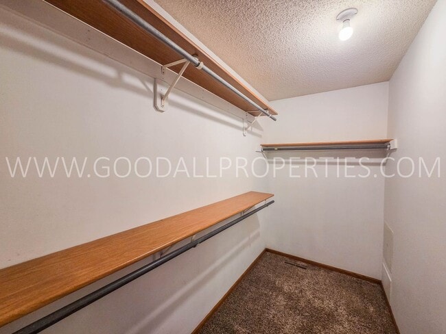 Building Photo - 1104 Prairie View Dr