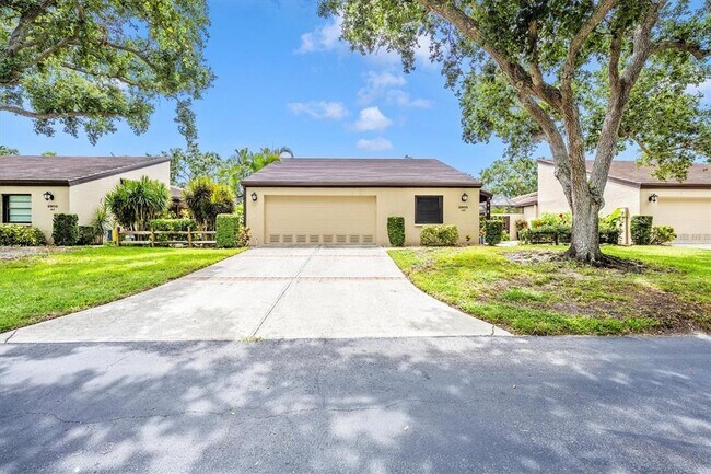Building Photo - 3905 Glen Oaks Manor Dr