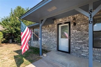 Building Photo - 816 Jennifer Ct