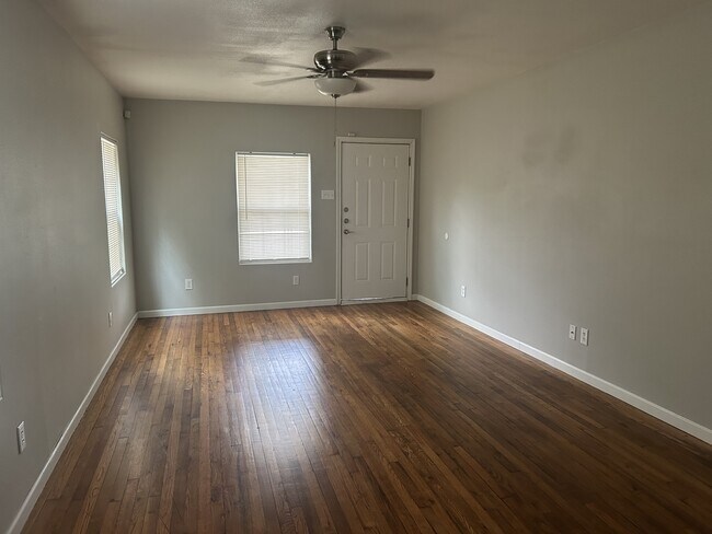 Building Photo - 1336 W Ridgewood Ct