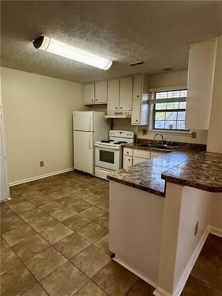 Building Photo - 7025 Brentwood Ct