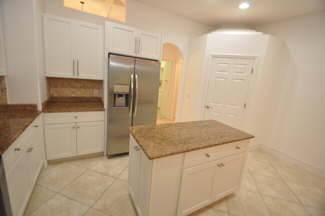 Building Photo - 12 Clementina Ct