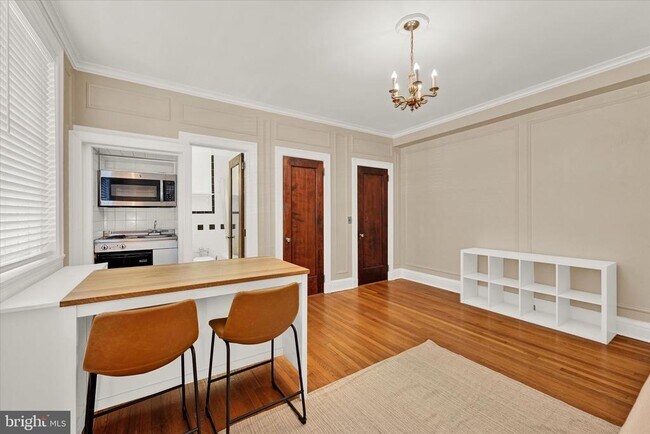 Building Photo - 3401 Greenway