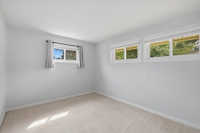 Building Photo - Charming 4-Bedroom Springfield Rambler Near Lake Accotink Park