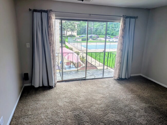 Building Photo - Spacious 1BR Condo – Pool Access & Utilities
