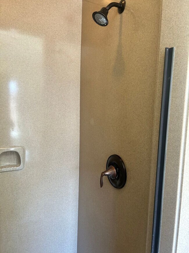 Building Photo - La Verkin Charm!