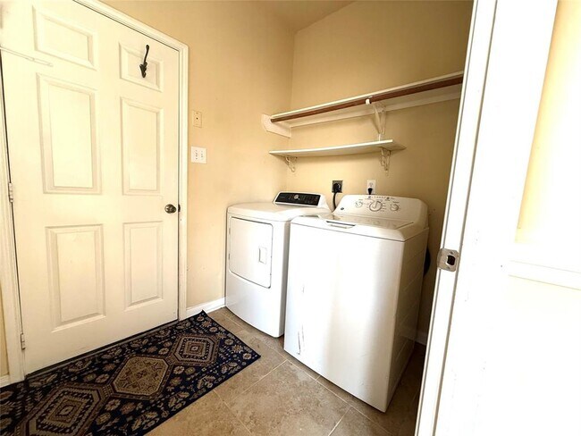 Building Photo - 3221 River Birch Dr