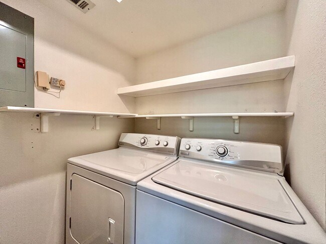 Building Photo - Stylish 2/BR 2/BA Home with Covered Balcon...