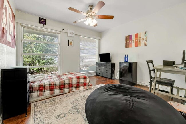 Building Photo - 520 Helena St