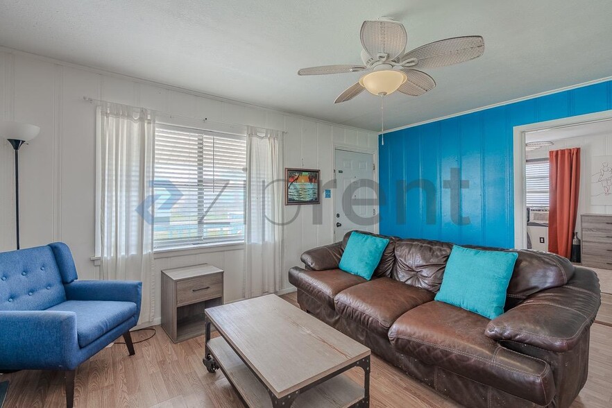 Building Photo - 210 Surf Dr