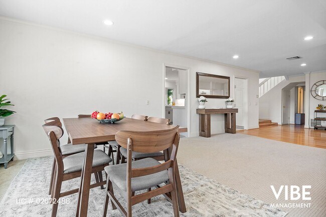 Building Photo - Gorgeous GUARD GATED Westlake Island 3+3 h...